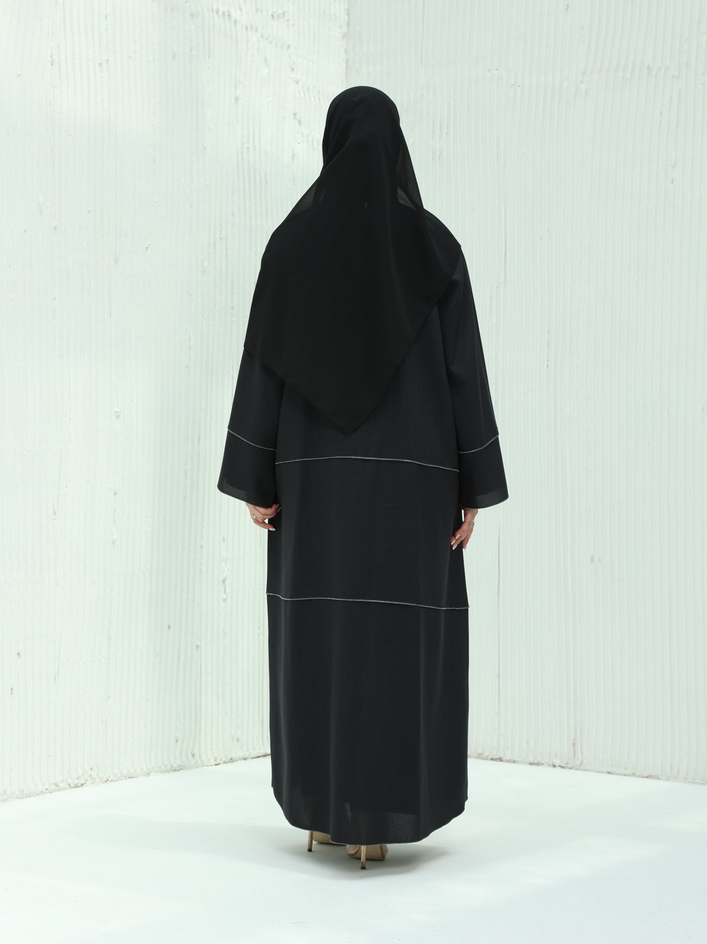 Silver Seam Open Abaya