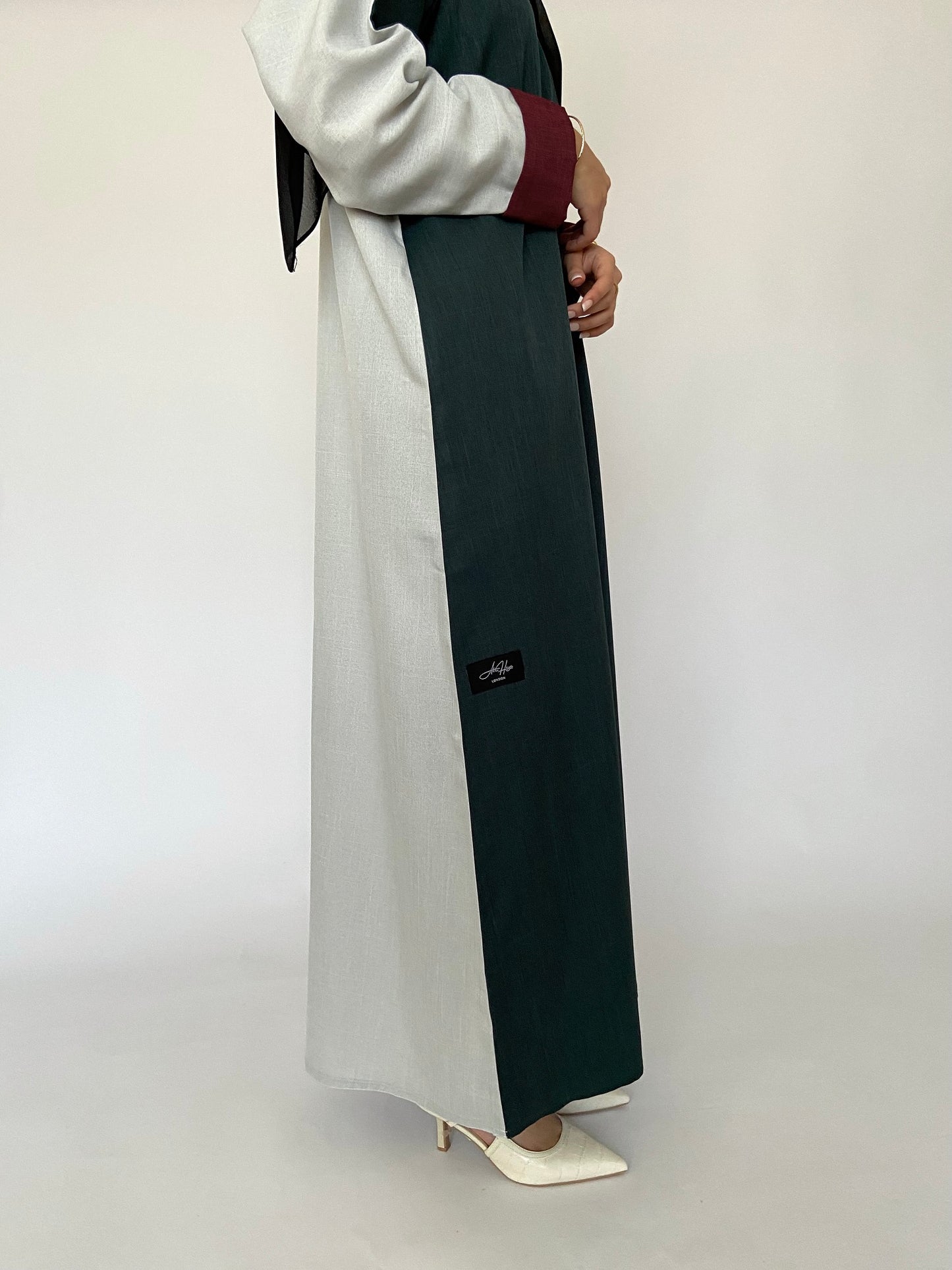 AH106 ABAYA / GREEN + WHITE