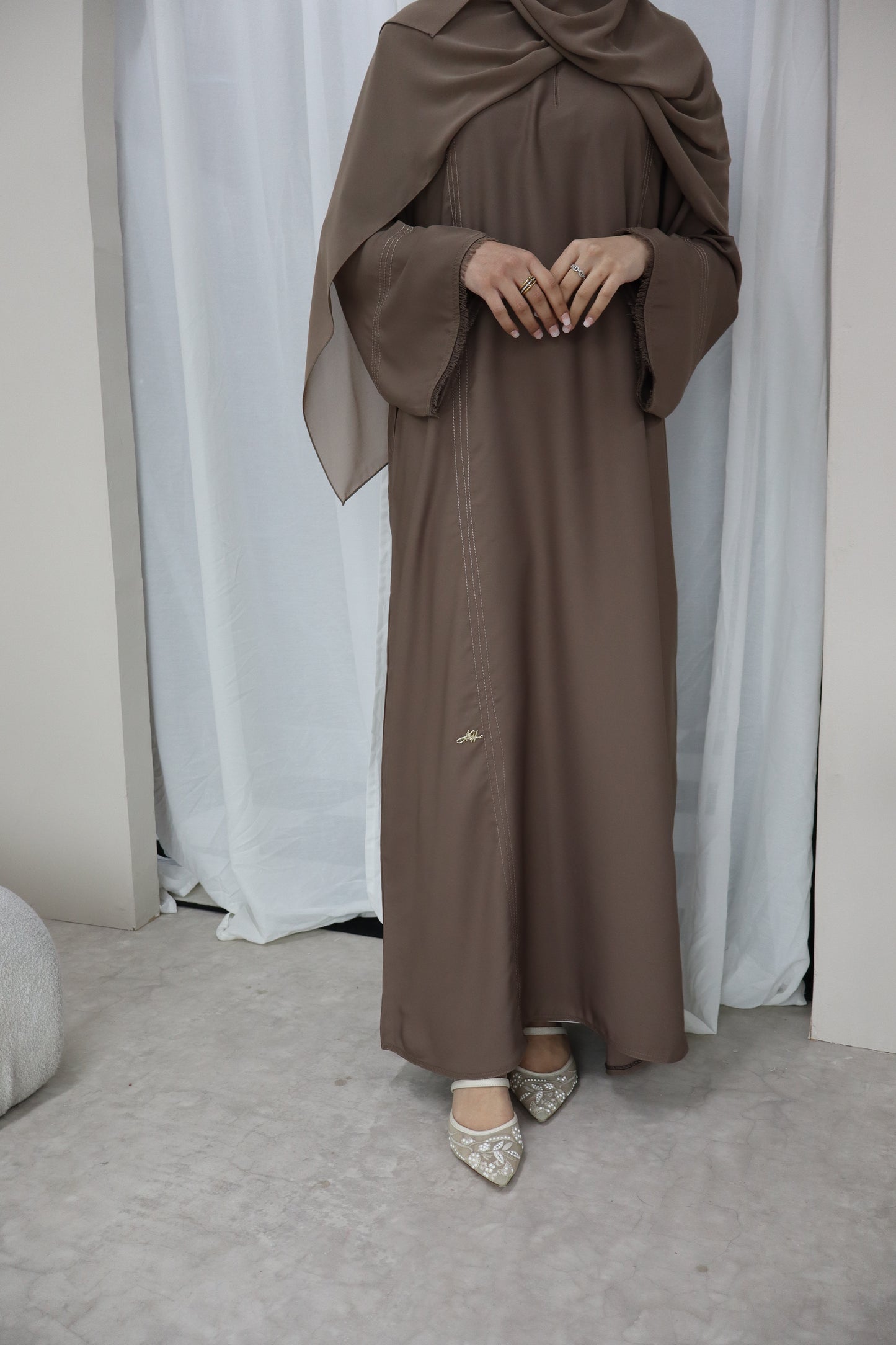 Classic Stitch Closed Abaya | Tan