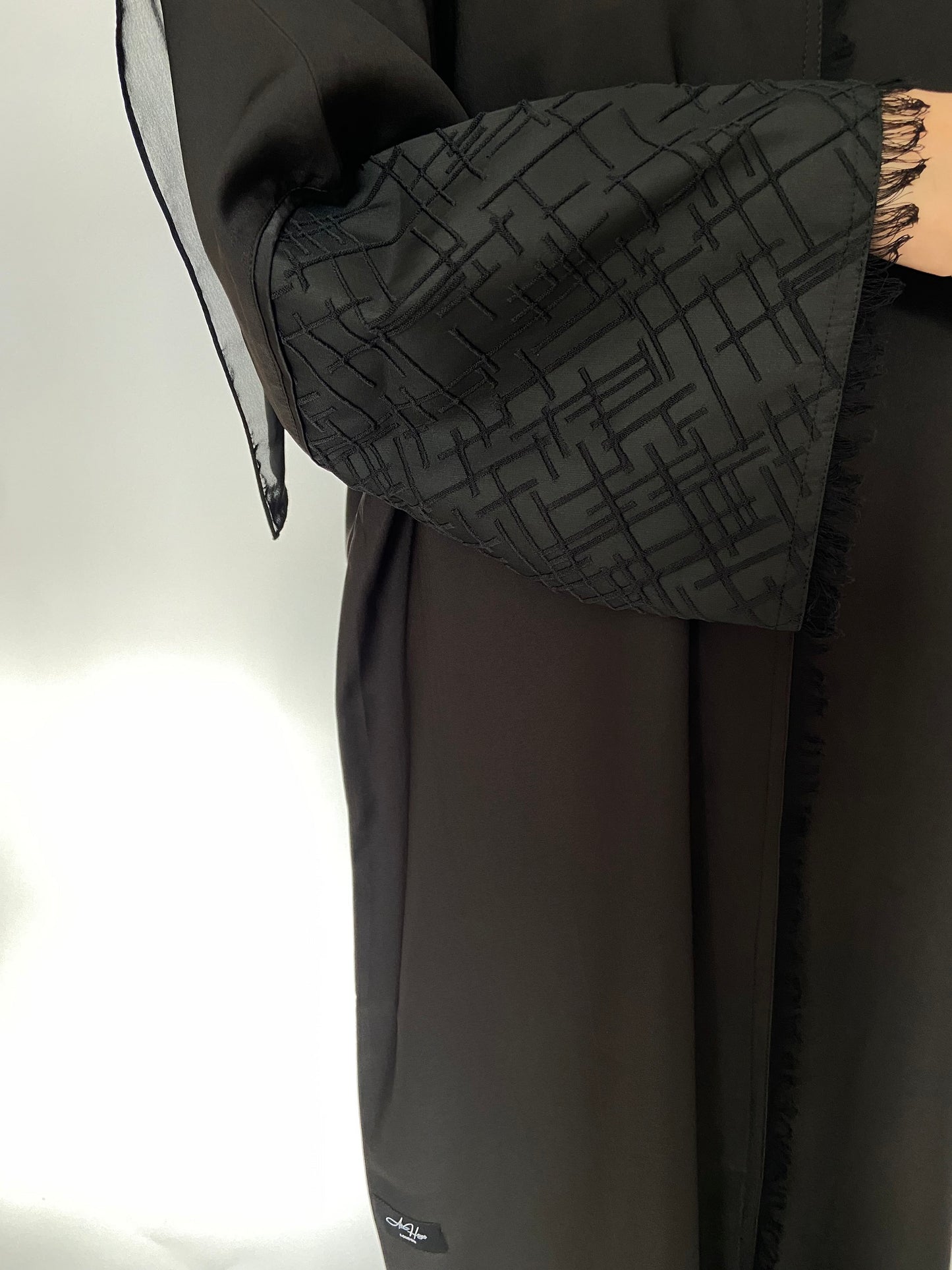 COLLECTION AH107 ABAYA / BLACK LINE