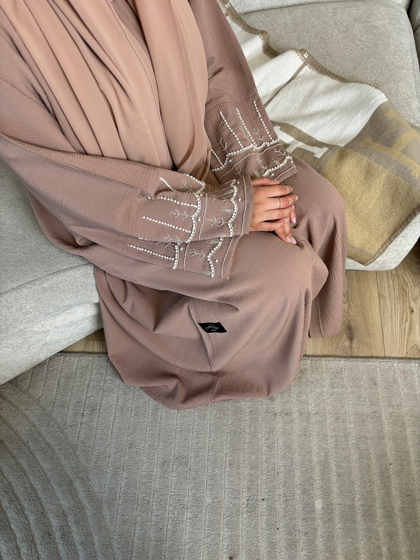 AH112 ABAYA / TAN